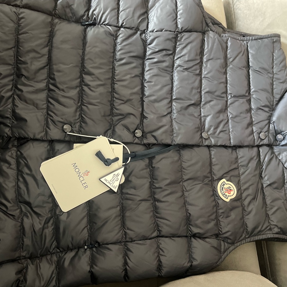 Moncler vest size 3 BRAND NEW